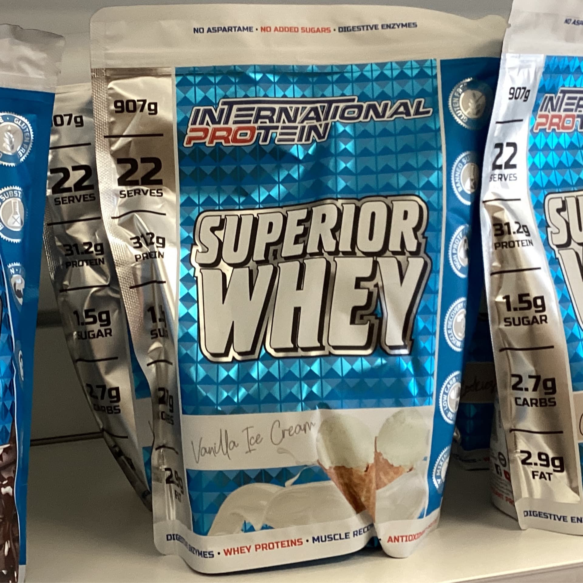 INTERNATIONAL PROTEIN SUPERIOR WHEY 907g Vanilla ice cream