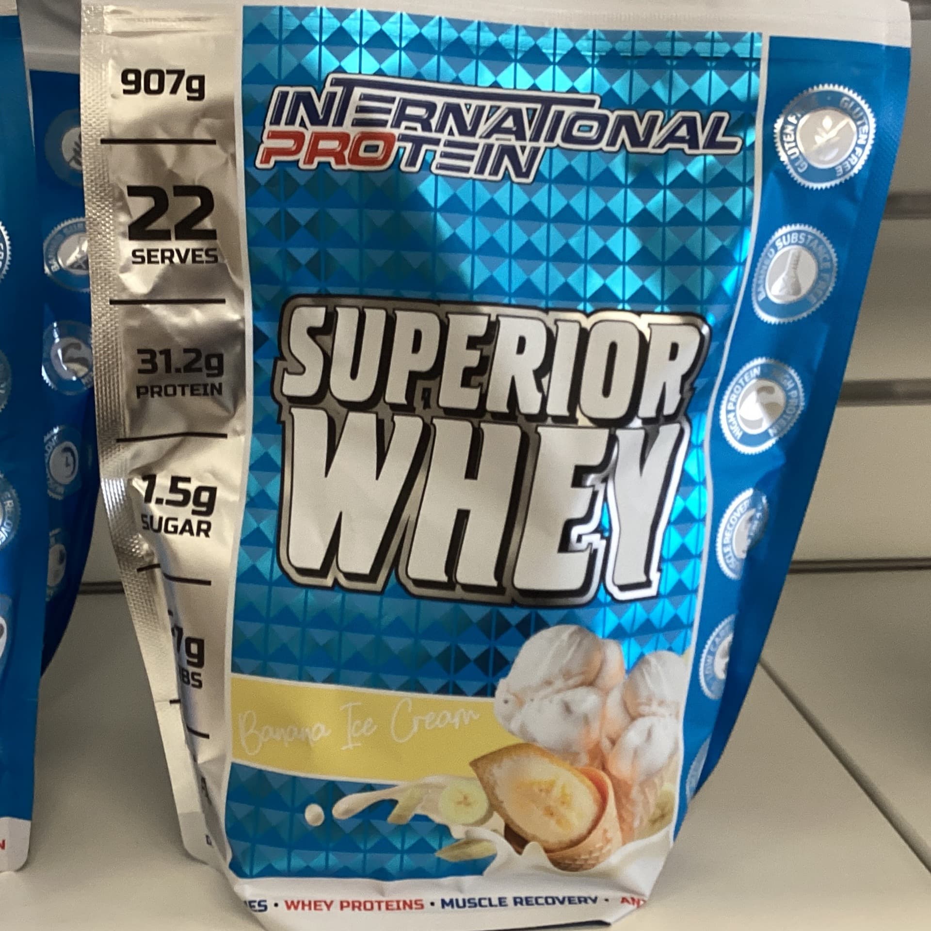 INTERNATIONAL PROTEIN SUPERIOR WHEY 907g Banana ice cream