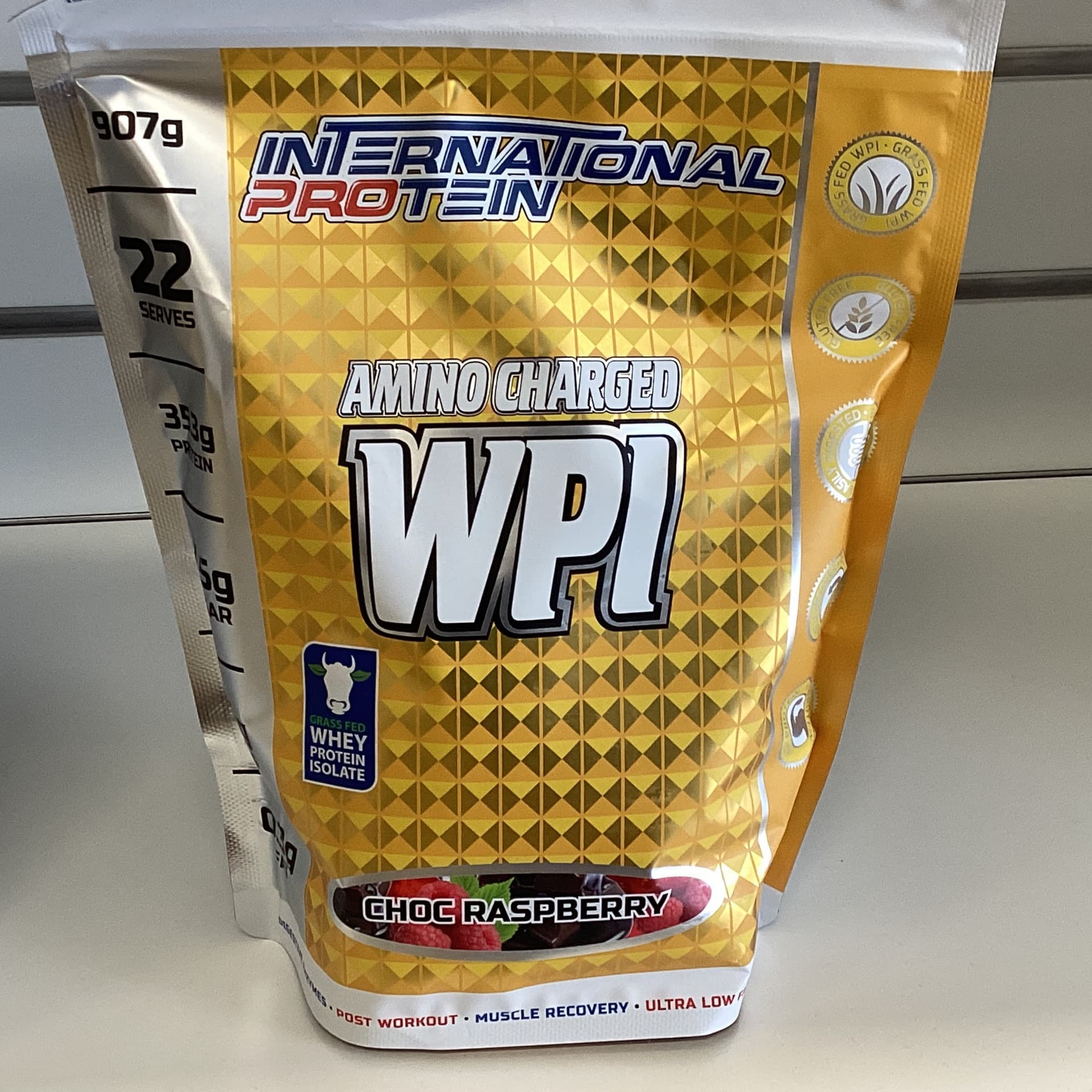 INTERNATIONAL PROTEIN AMINO WPI 907g Choc Raspberry