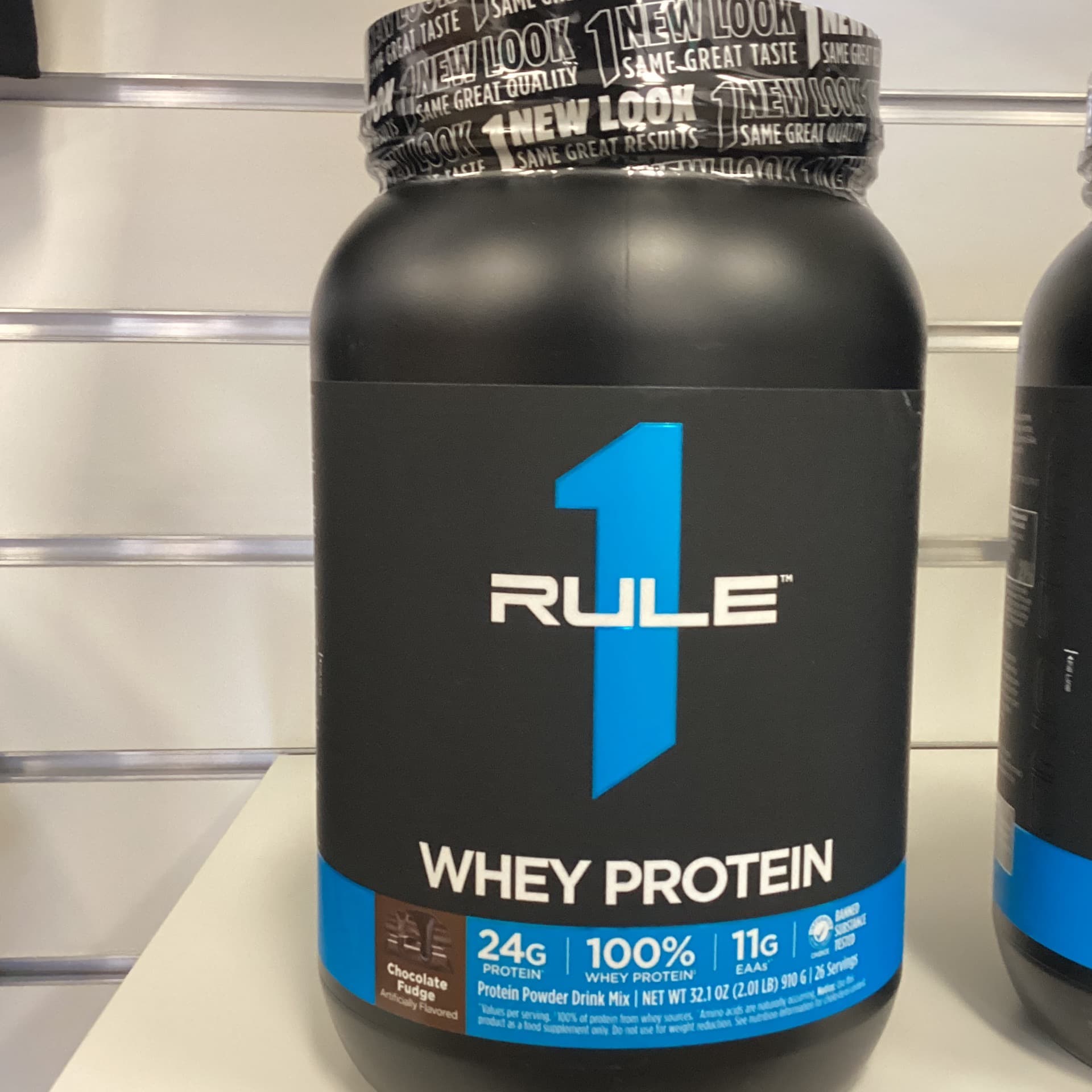 R1 WHEY PROTEIN 2LB CHOCOLATE FUDGE 26 SERV