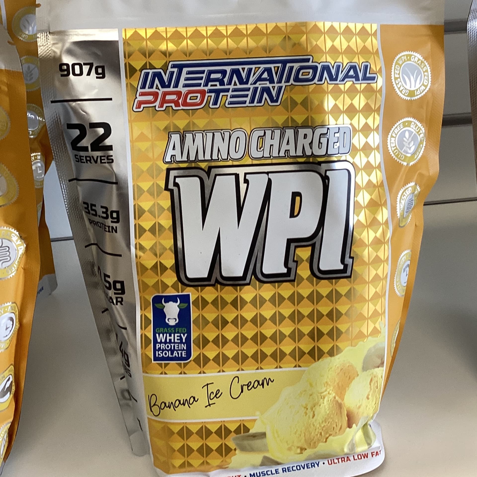 INTERNATIONAL PROTEIN AMINO WPI 907g Banana ice cream